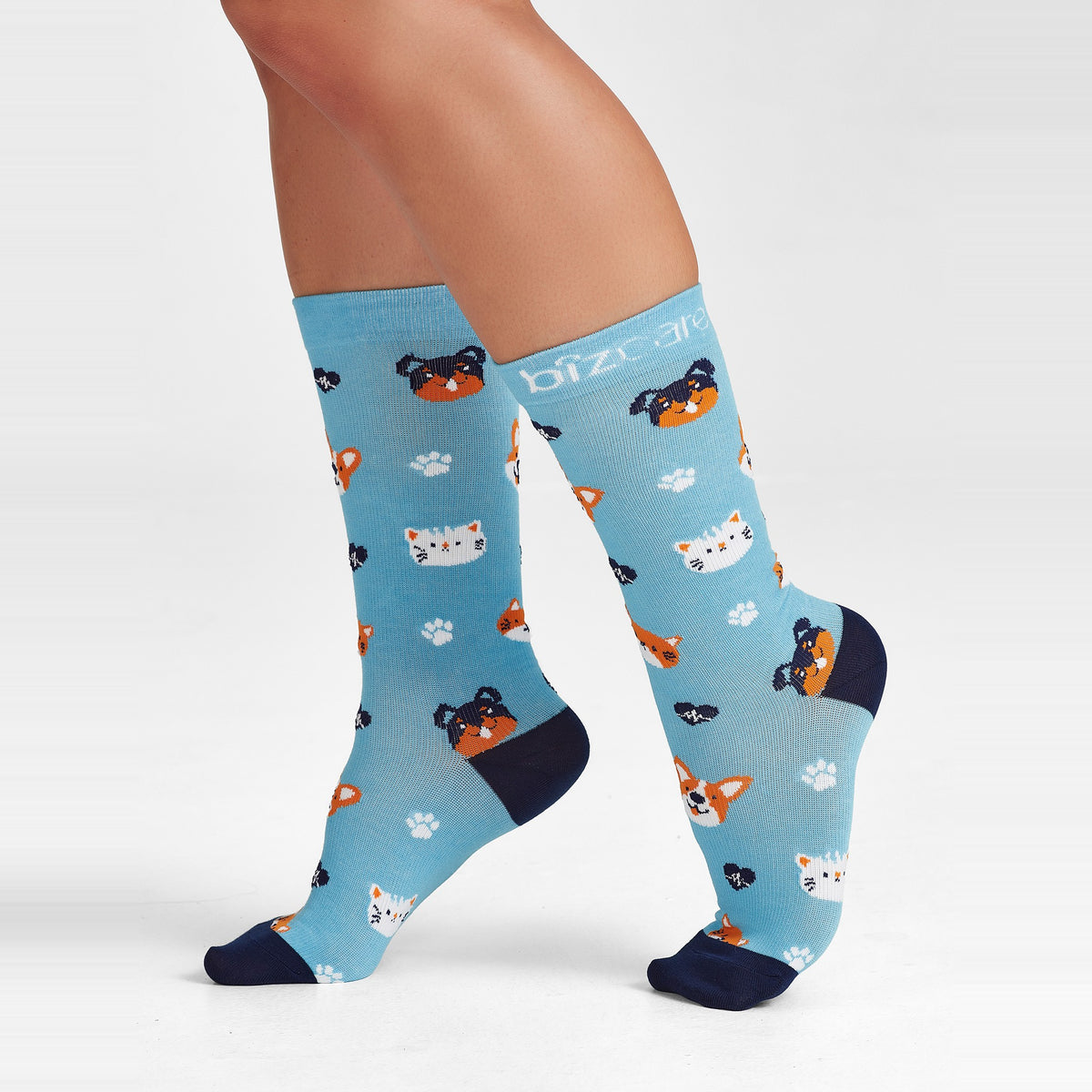 Inaura Happy Unisex Feet Comfort Socks CCS149U in Mid Blue/Navy, worn by model, view 2