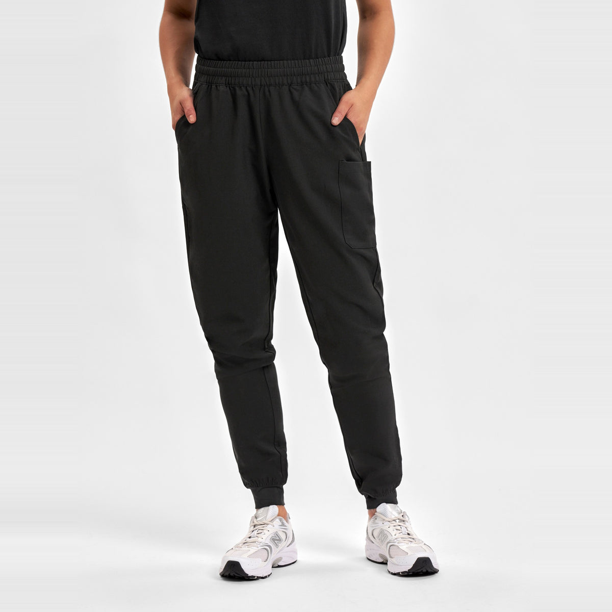 Inaura Pulse Womens Jogger Scrub Pant CL541LL in Black, worn by model, view 2
