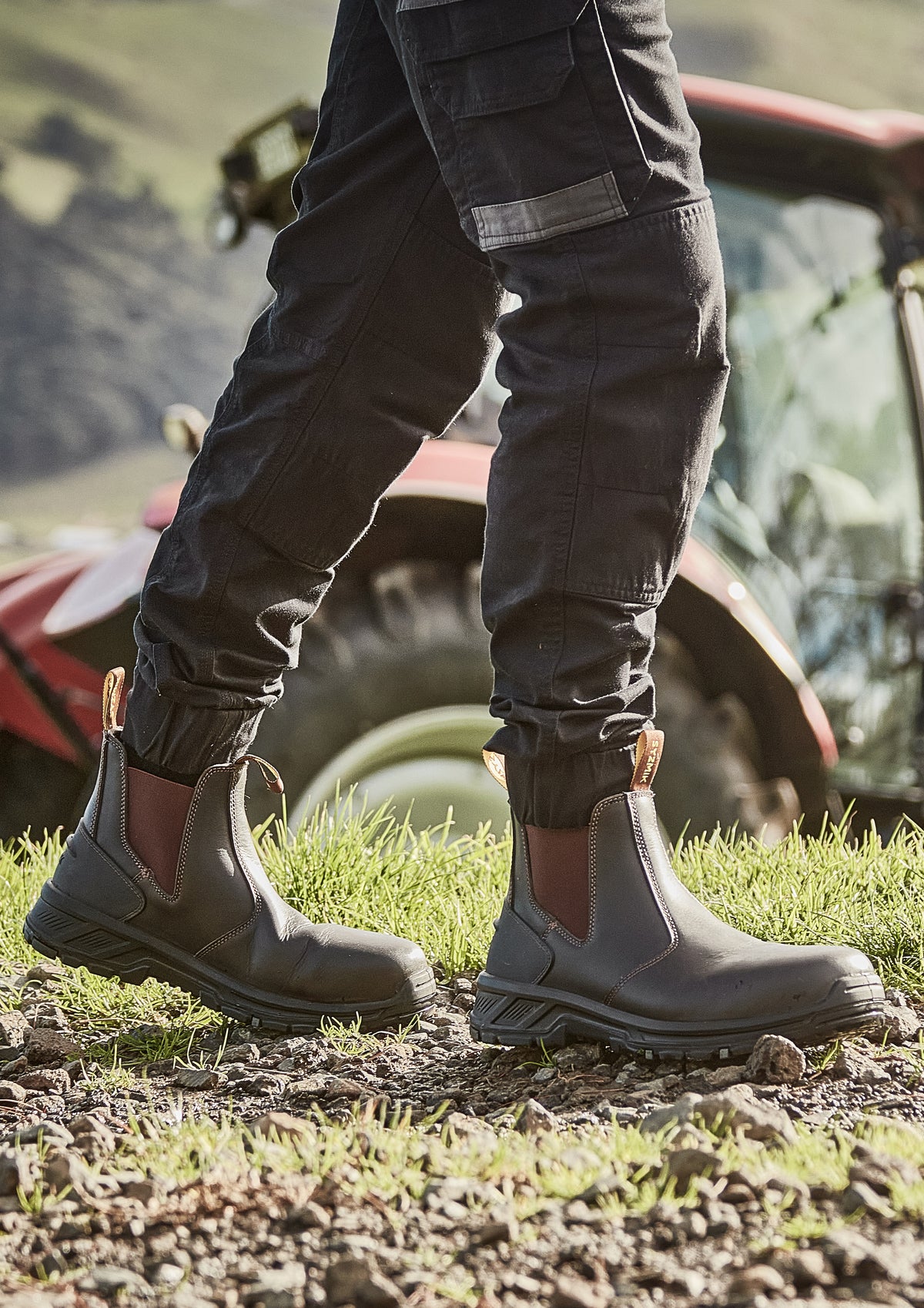 Syzmik UltraFort ESG Elastic Side Gusset Safety Boot ZFG502 - Claret (Claret Kip) - worn